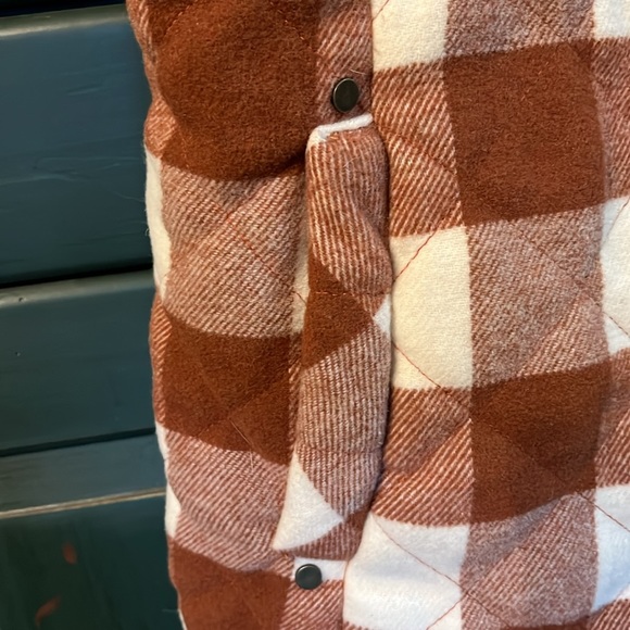 Maurices Woman’s Size Medium Plaid Flannel Quilted Vest Full Zip Pockets - Picture 8 of 8